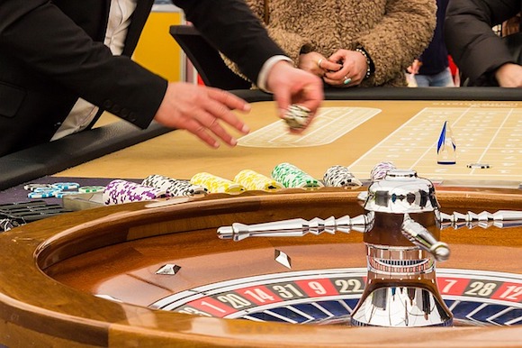 Roulette-Spiele - Blick auf einen Roulette-Tisch